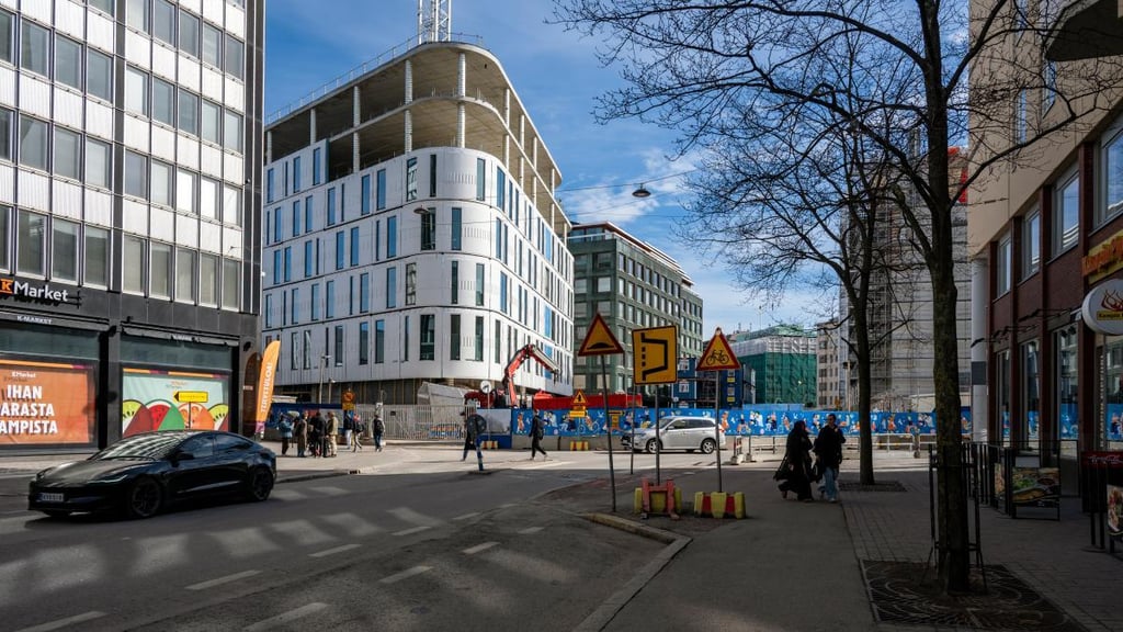 Kampin terveys- ja hyvinvointikeskuksen työmaa / (c) Pekka Vyhtinen 2025 / Helsinkikuvia